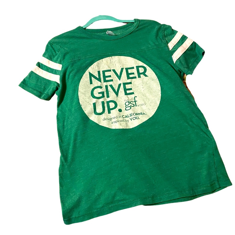 Vintage tee w/ stripes on sleeves